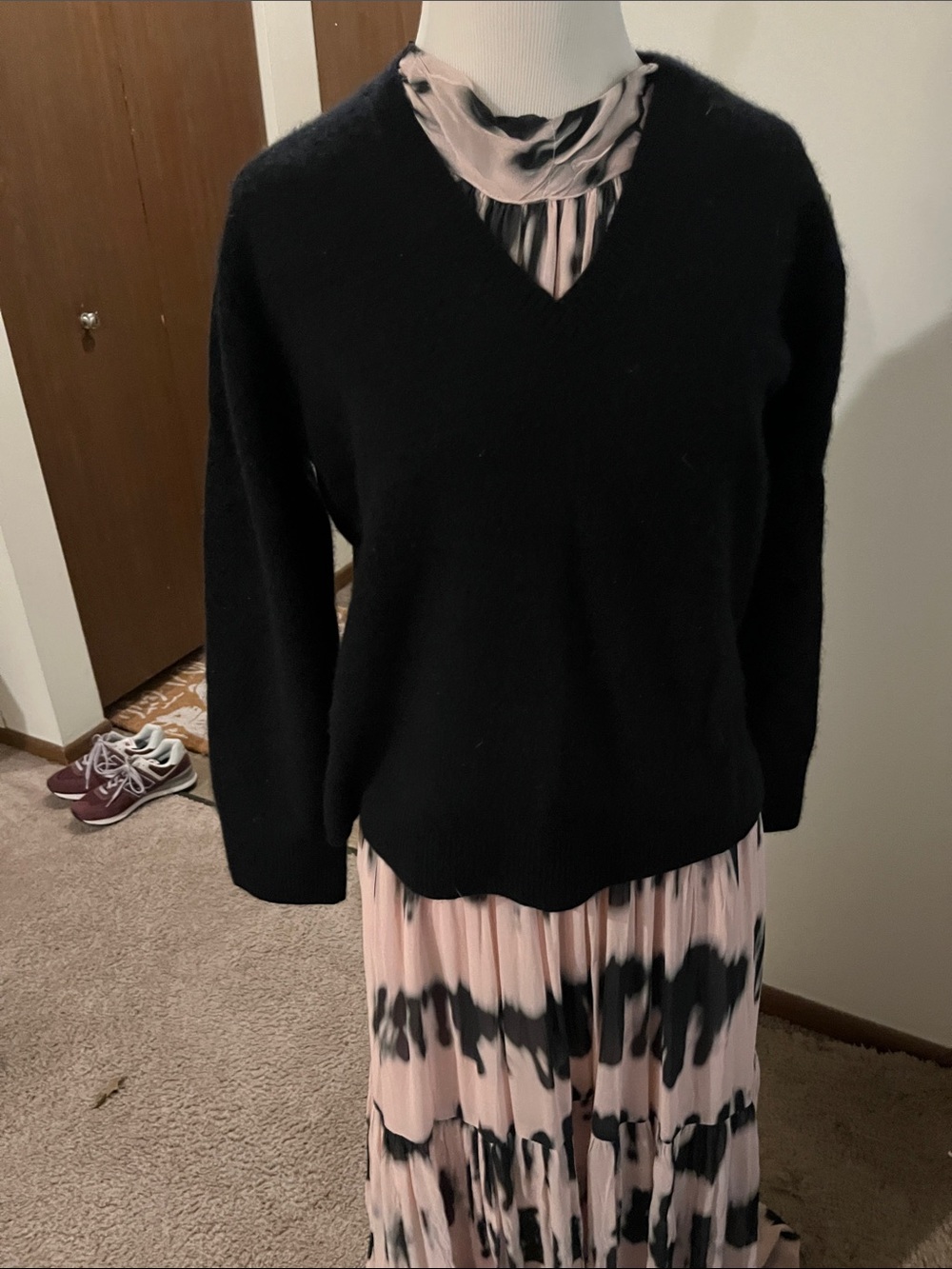 Black V-Neck Women's Sweater - Classic Knit Pullover cashmere